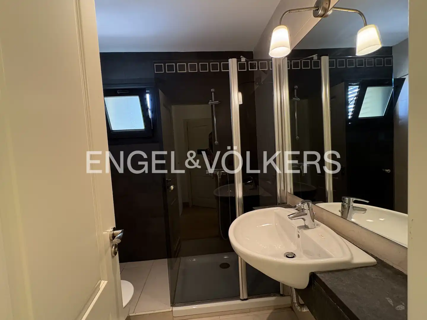 Bathroom of Attic for rent in Sevilla  with Air Conditioner, Heating and Private garden