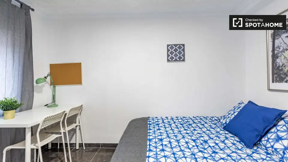 Schlafzimmer von Wohnung zur Miete in Valencia mit Klimaanlage, Heizung und Möbliert