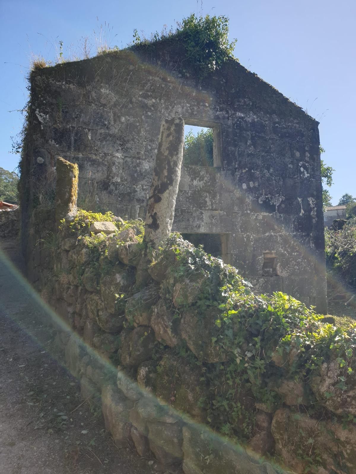 Vista exterior de Casa o xalet en venda en Oia amb Calefacció i Jardí privat