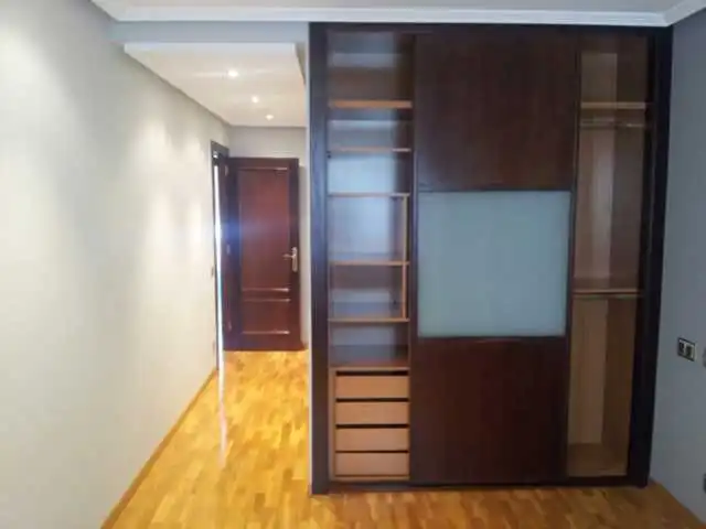 Dormitori de Pis de lloguer en Oviedo  amb Calefacció, Parquet i Traster