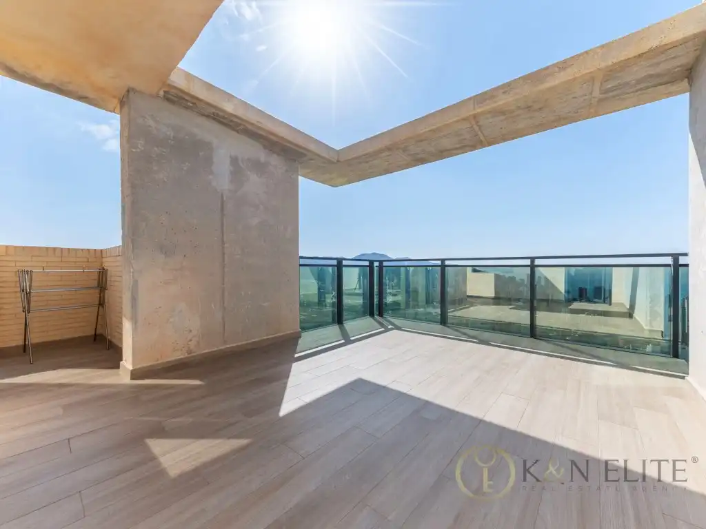 Terraza de Ático de alquiler en Benidorm con Aire acondicionado, Jardín privado y Piscina