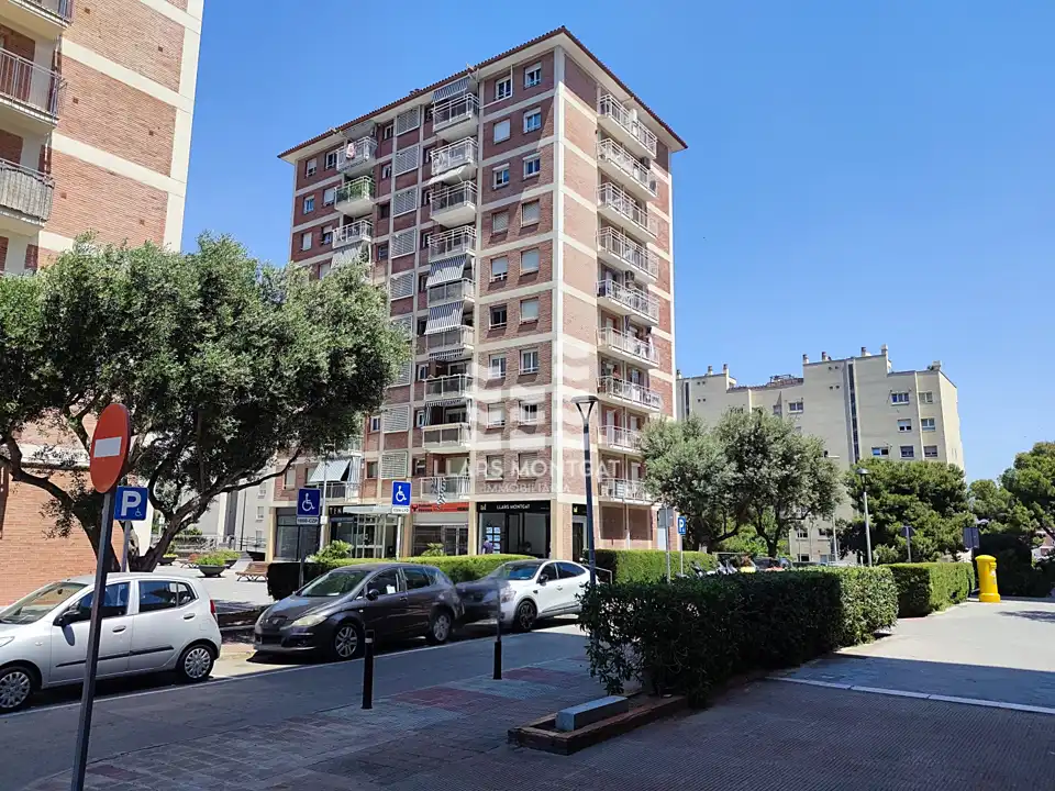 Vista exterior de Local de alquiler en Montgat, Barcelona