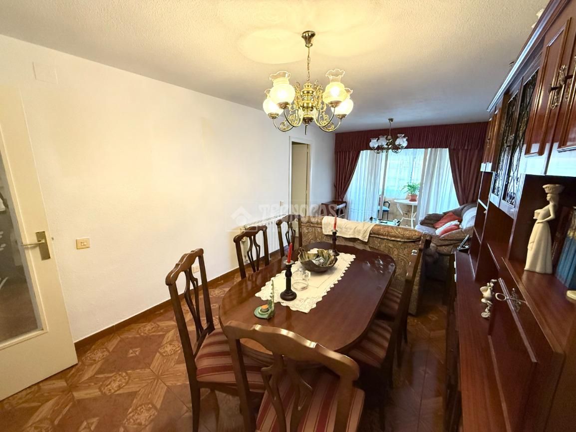 Dining room of Flat for sale in  Madrid Capital  with Heating, Terrace and Furnished
