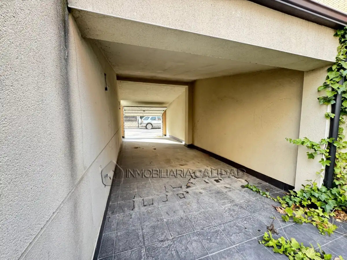 Parking de Casa o chalet en venta en Alfoz de Quintanadueñas con Calefacción