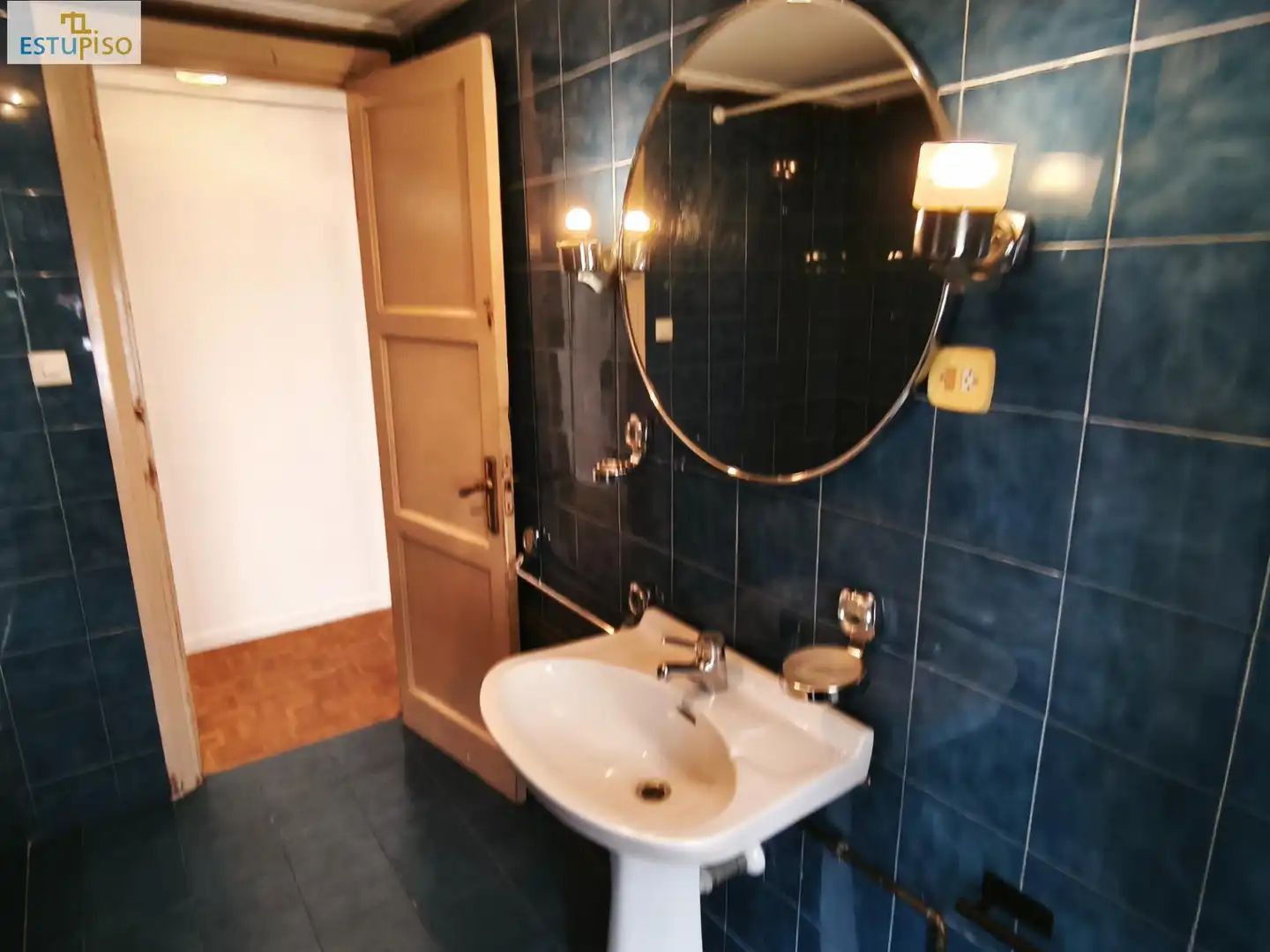Bany de Pis en venda en Vitoria - Gasteiz amb Calefacció, Parquet i Terrassa