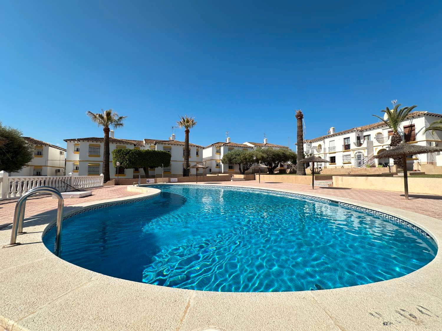 Piscina de Planta baja en venta en San Miguel de Salinas con Aire acondicionado, Calefacción y Terraza