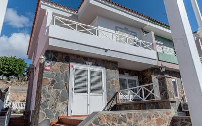 Exterior view of Single-family semi-detached for sale in San Bartolomé de Tirajana  with Air Conditioner, Private garden and Terrace