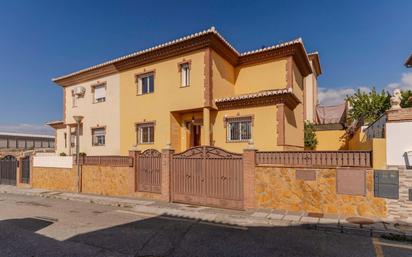 Exterior view of House or chalet for sale in Gójar  with Terrace