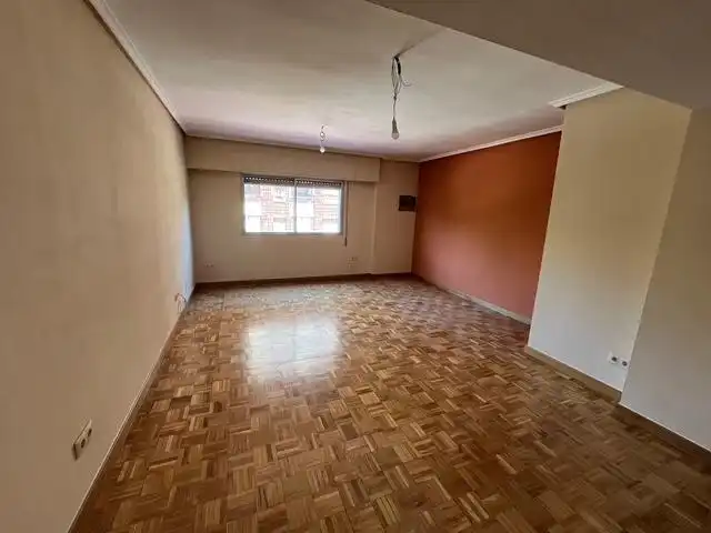Wohnung zum Verkauf in Zaragoza mit Klimaanlage und Abstellraum