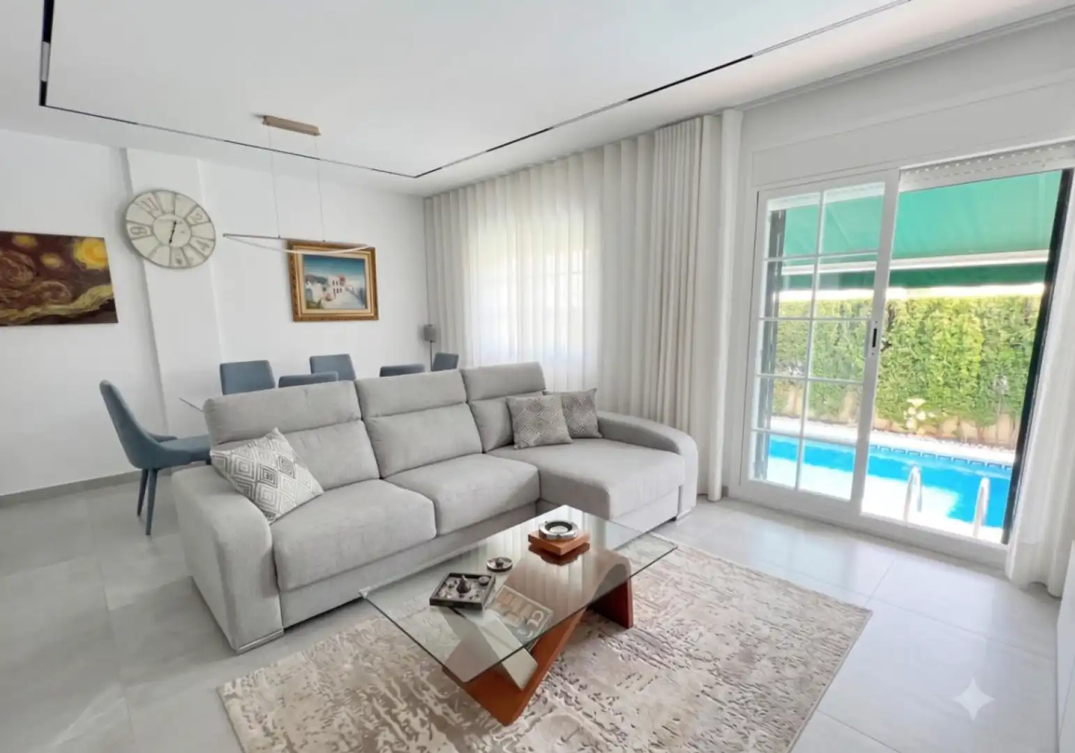 Sala d'estar de Casa adosada en venda en Vilassar de Mar amb Jardí privat, Terrassa i Piscina