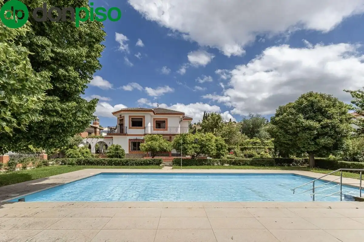 Detached house with pool for sale in Calle del Albaricoque 3, imagen 2