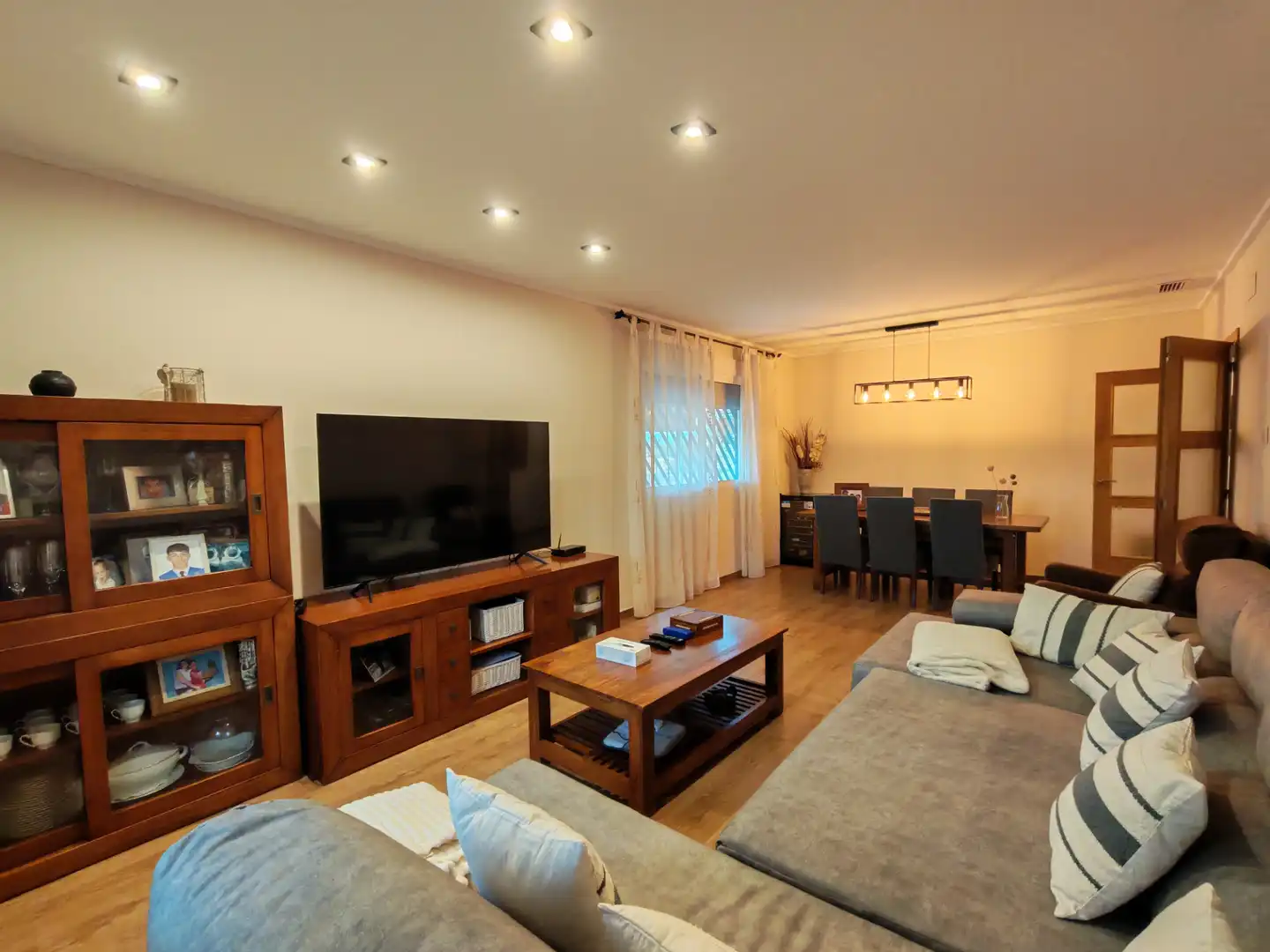 Wohnzimmer von Einfamilien-Reihenhaus zum Verkauf in Elche / Elx mit Klimaanlage, Privatgarten und Terrasse