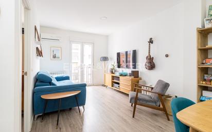 Sala d'estar de Apartament en venda en  Madrid Capital amb Aire condicionat, Calefacció i Balcó