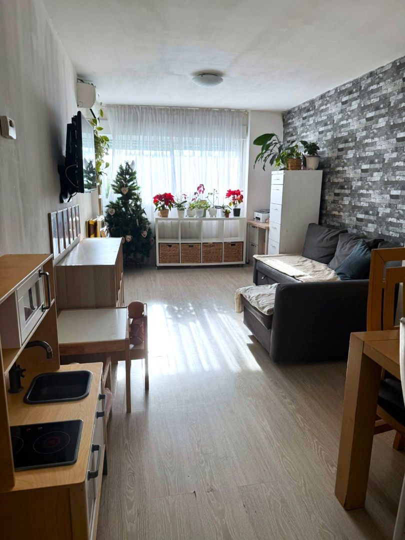 Piso en venta en Calle del Rio, Fresnos I y II