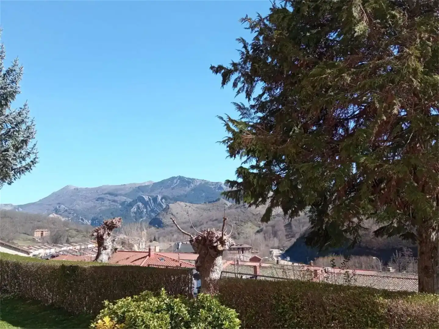 Vista exterior de Piso en venta en Sabero con Jardín privado y Amueblado