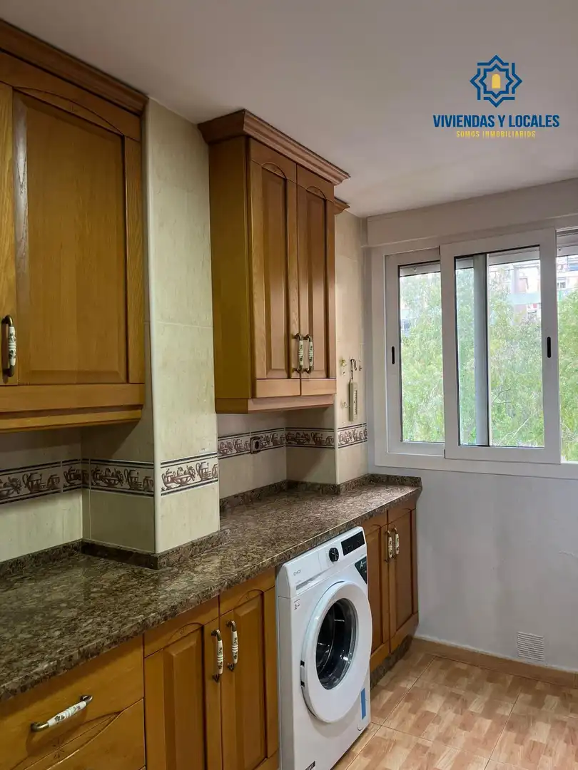Cocina de Piso de alquiler en Granada con Aire acondicionado, Amueblado y Balcón