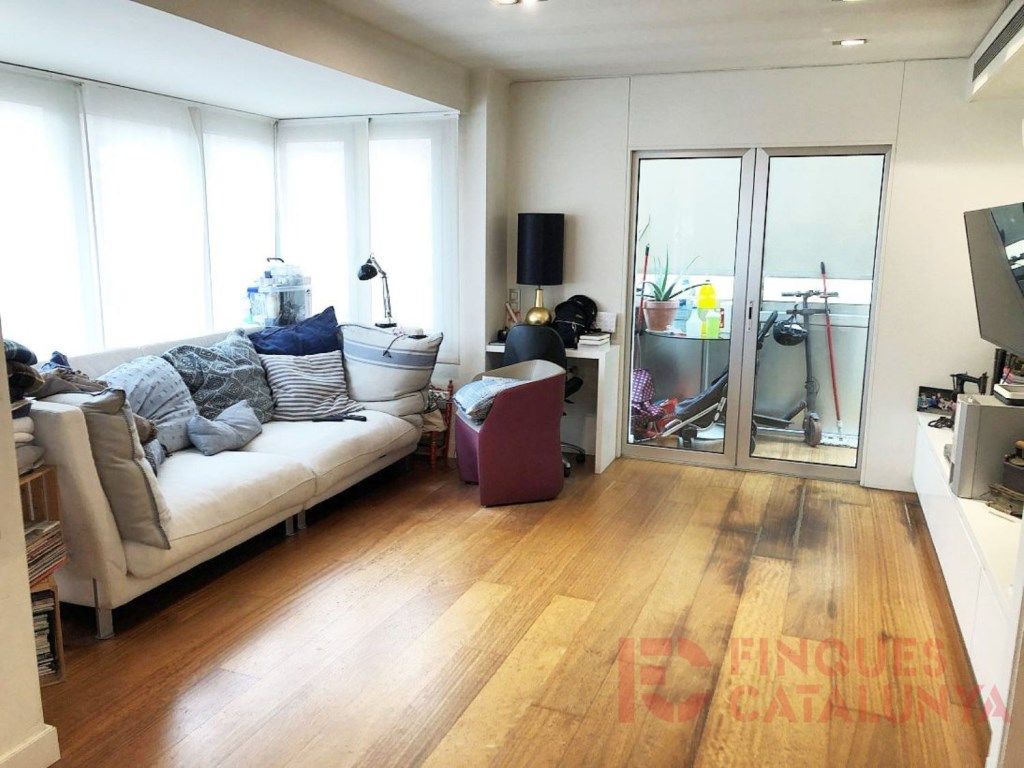 Sala d'estar de Pis en venda en Girona Capital amb Aire condicionat i Terrassa