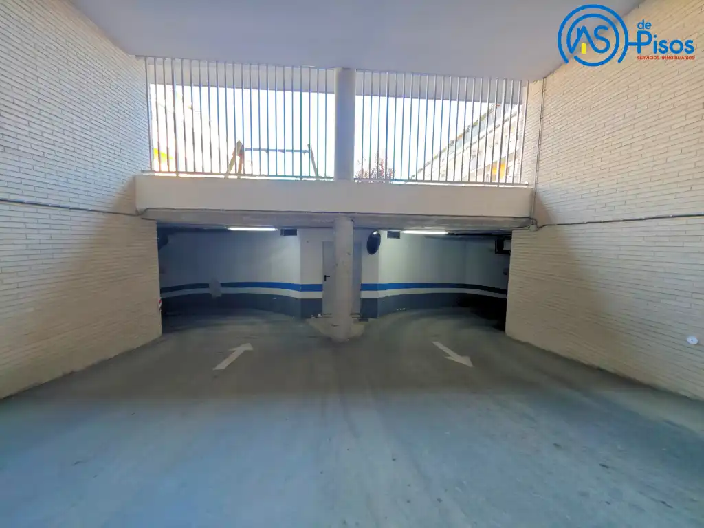 Parking de Piso de alquiler en Cadrete con Calefacción, Jardín privado y Parquet
