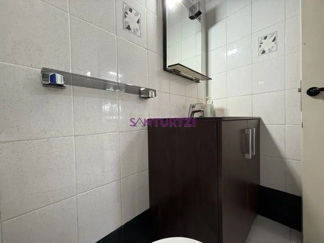 Badezimmer von Geschaftsraum zum Verkauf in Santurtzi 