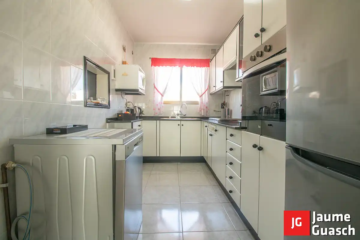 Cocina de Casa adosada en venta en Torredembarra con Aire acondicionado, Calefacción y Jardín privado