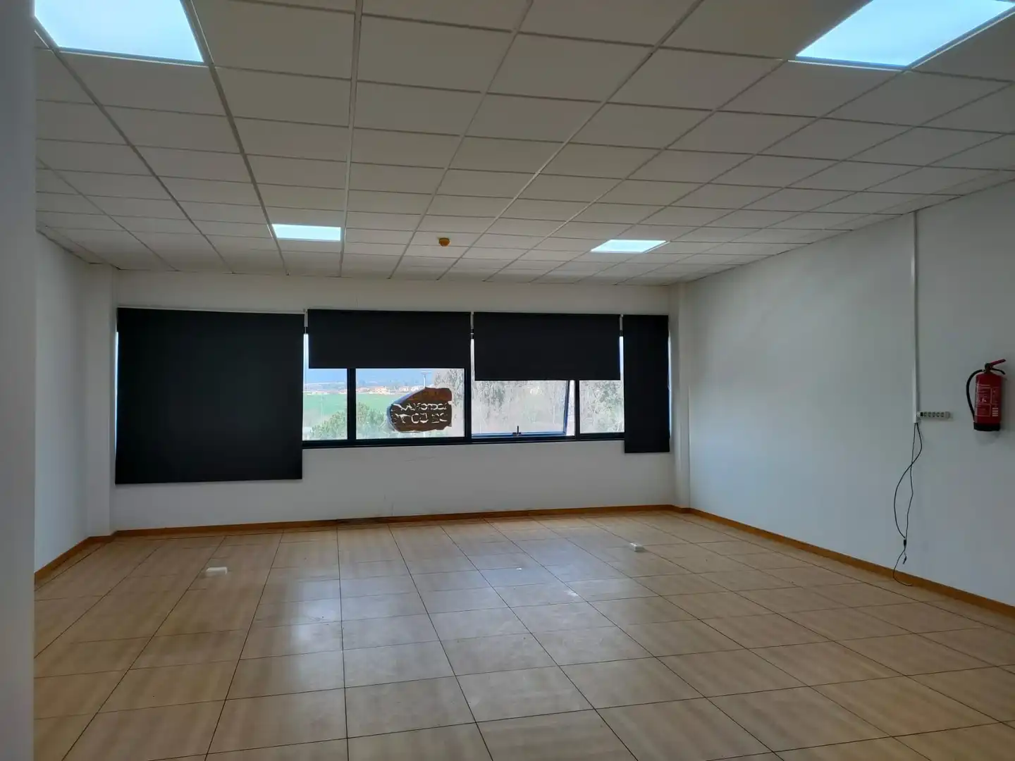 Ufficio in affitto a Periurbano Este - Campiña