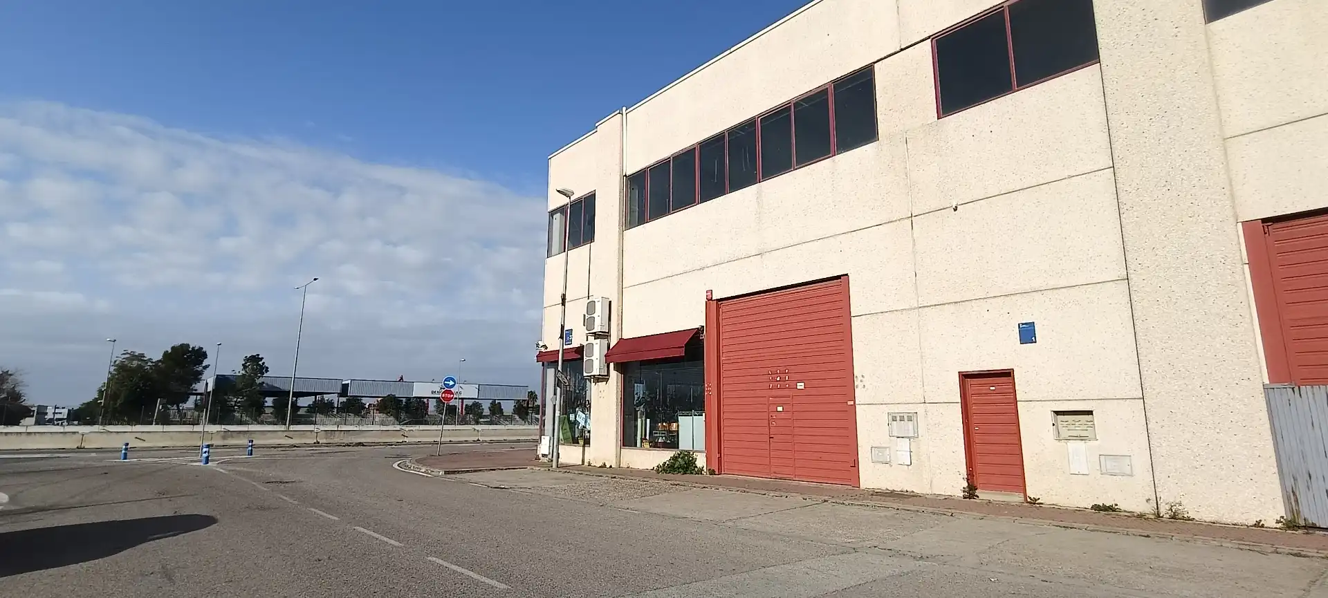 Außenansicht von Fabrikhallen zur Miete in Alcalá de Guadaira