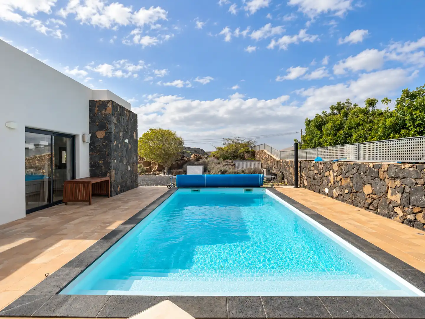 Swimming pool of Houses for sale in Lajares