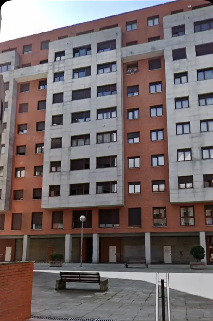Local comercial en venta en Bagatza - San Vicente, imagen 2