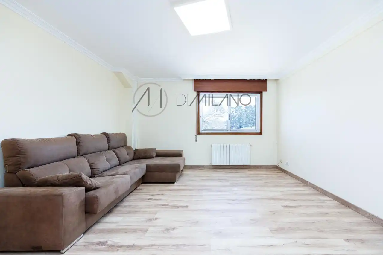 Sala de estar de Casa o chalet en venta en Vigo  con Calefacción, Jardín privado y Parquet