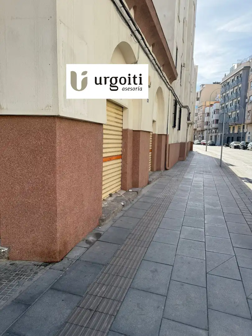 Vista exterior de Local de lloguer en Melilla amb Moblat