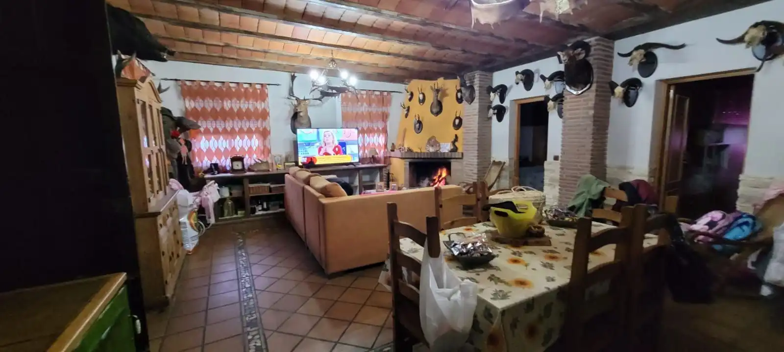 Sala d'estar de Finca rústica en venda en Los Barrios amb Calefacció, Jardí privat i Traster