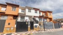 Vista exterior de Casa o xalet en venda en Churriana de la Vega amb Aire condicionat, Terrassa i Balcó