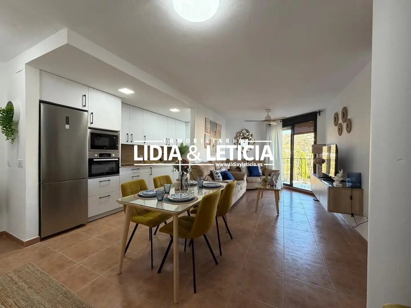 Wohnzimmer von Dachboden zum Verkauf in Zahara de los Atunes mit Privatgarten, Terrasse und Abstellraum