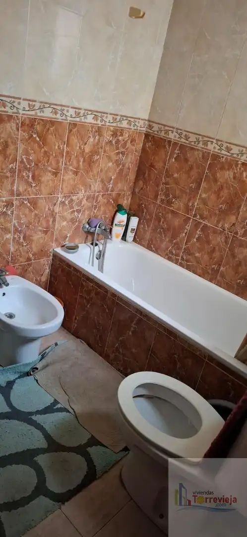 Baño de Dúplex en venta en Torrevieja con Terraza y Piscina comunitaria