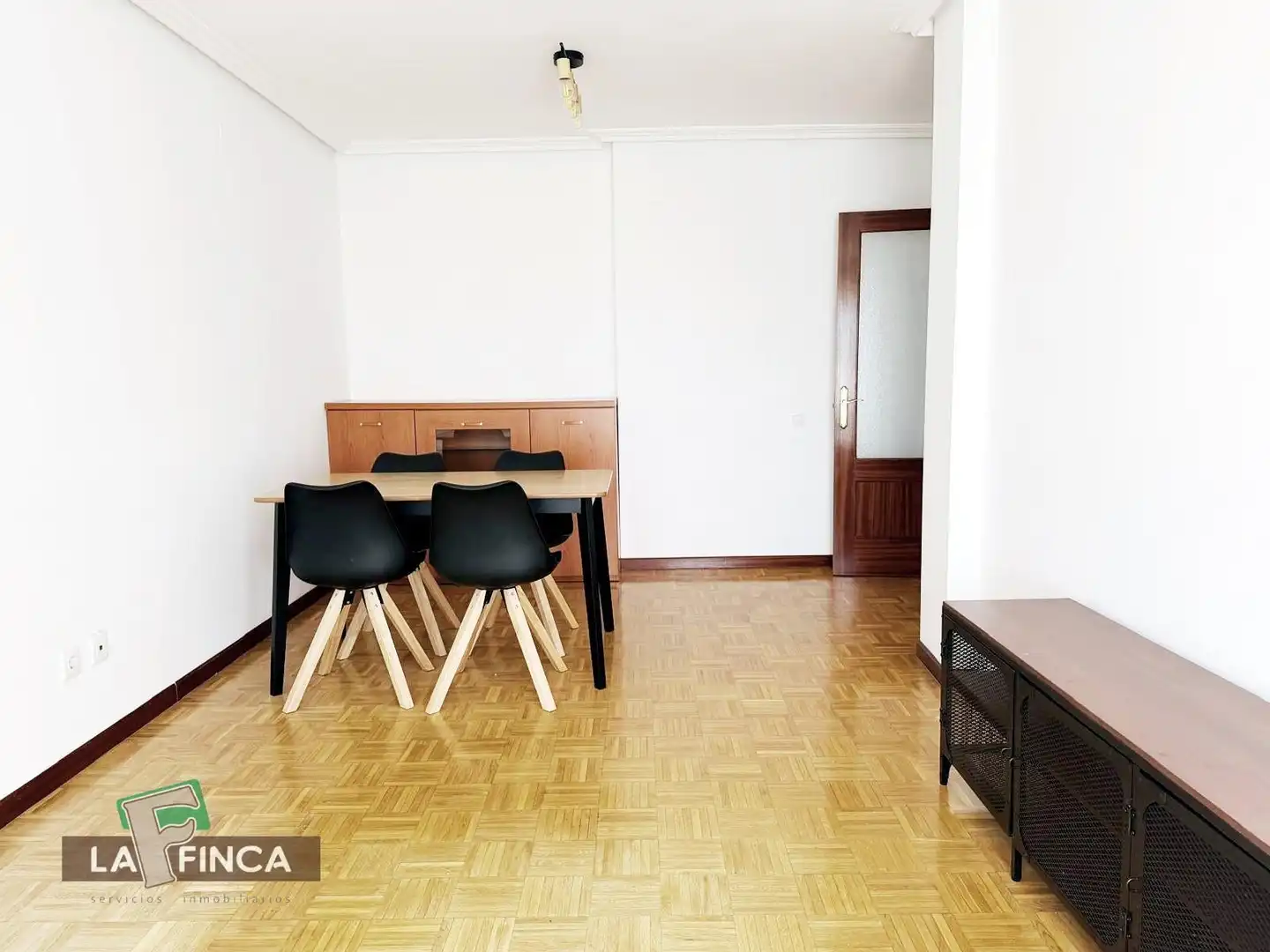 Living room of Flat for rent in Oviedo   with Heating, Parquet flooring and Terrace