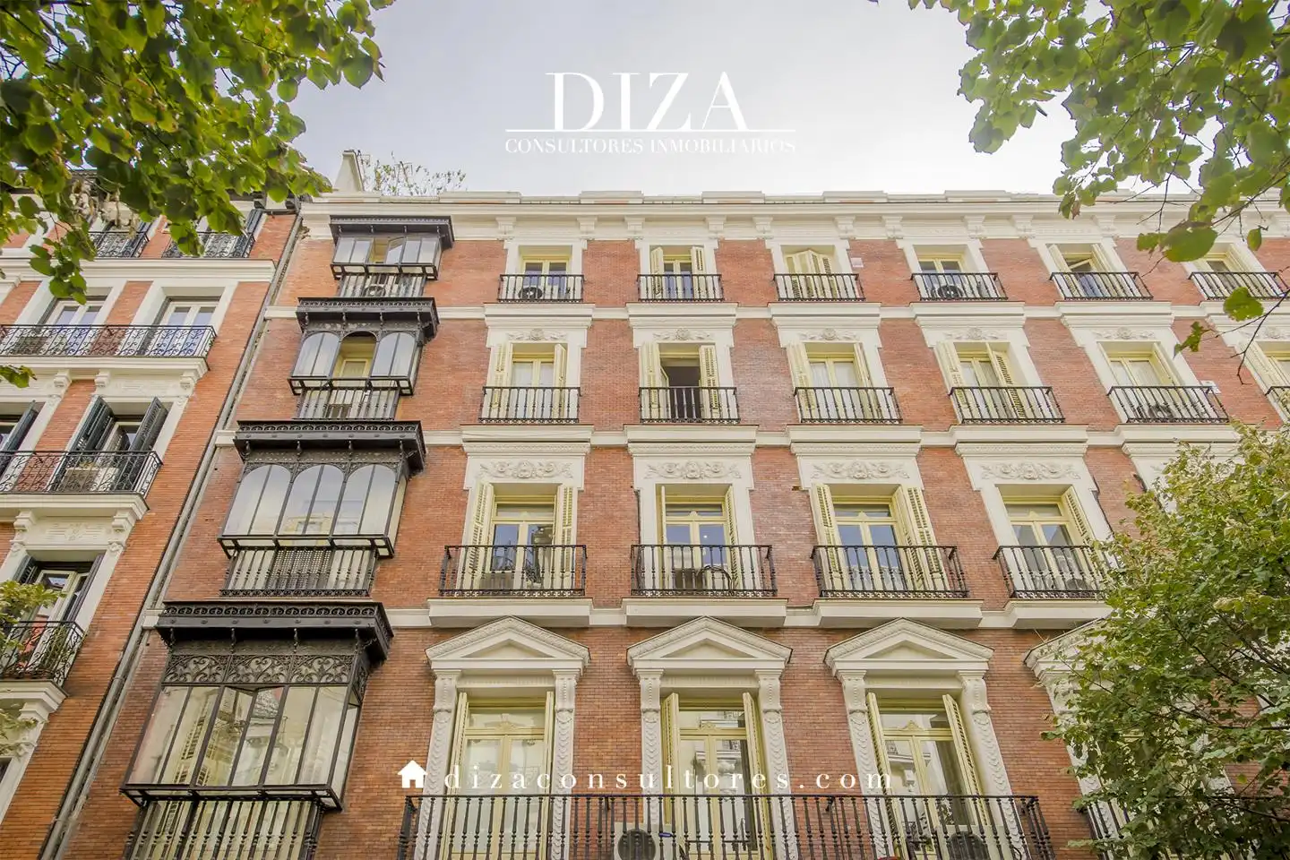 Exterior view of Ground floor for sale in Madrid  with Air Conditioner, Heating and Parquet flooring