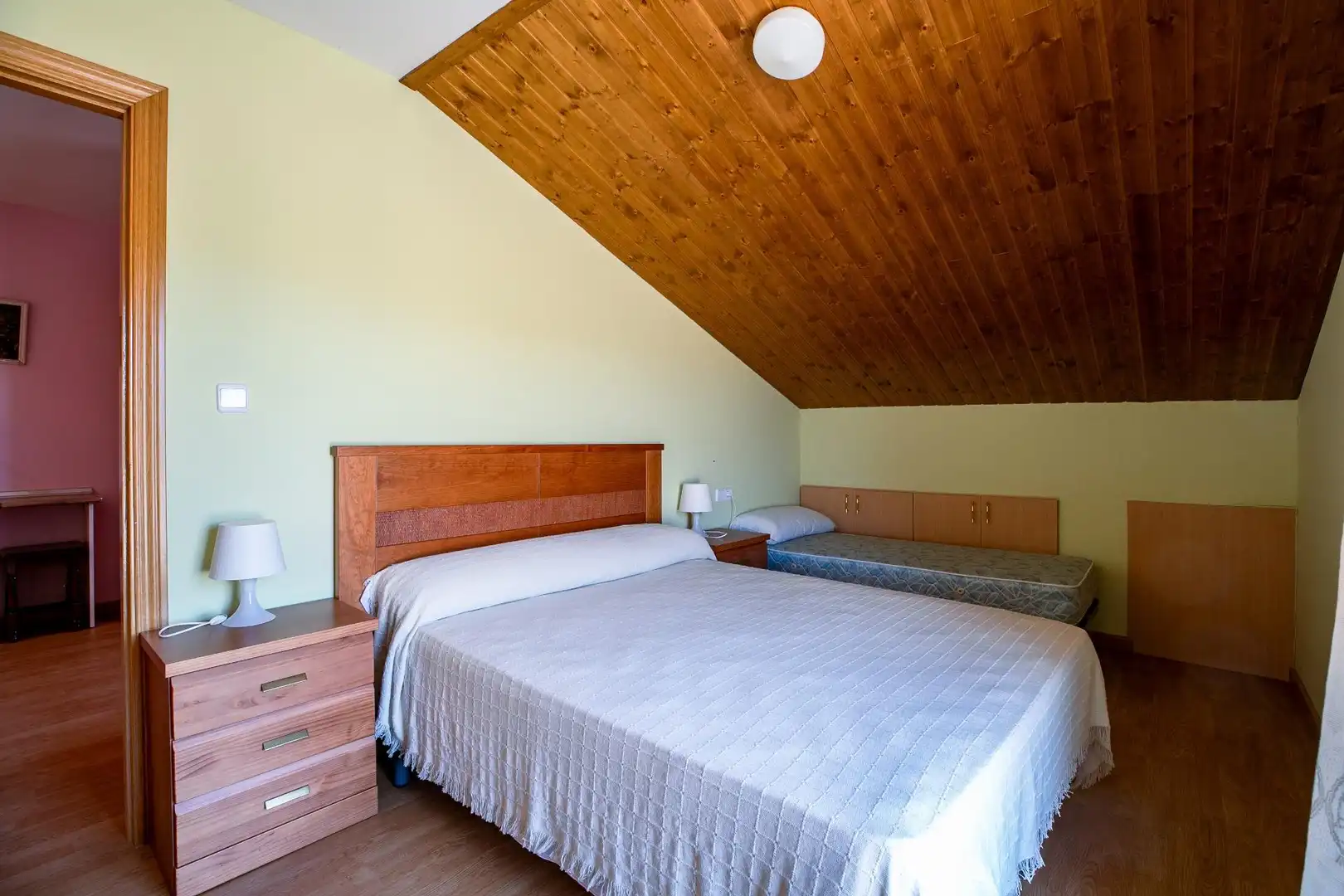 Schlafzimmer von Gebäude zum Verkauf in Puente la Reina de Jaca