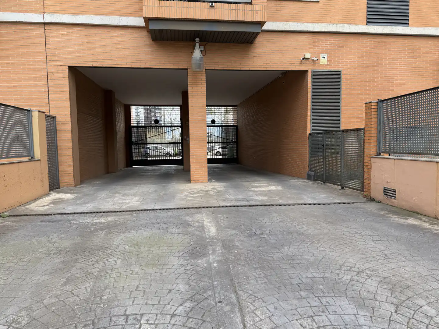 Aparcament de Pis en venda en Torrent amb Aire condicionat, Calefacció i Jardí privat