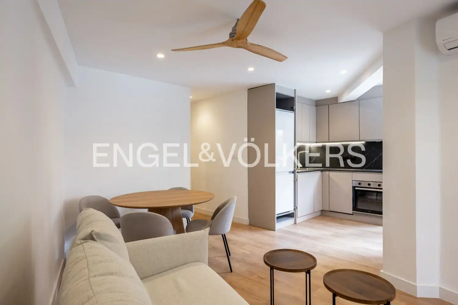 Flat with terrace for sale in Carrer de Salvador Almenar, imagen 8