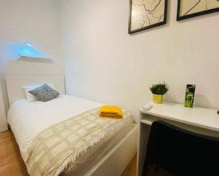 Bedroom of Flat to share in  Madrid Capital  with Heating, Furnished and Oven