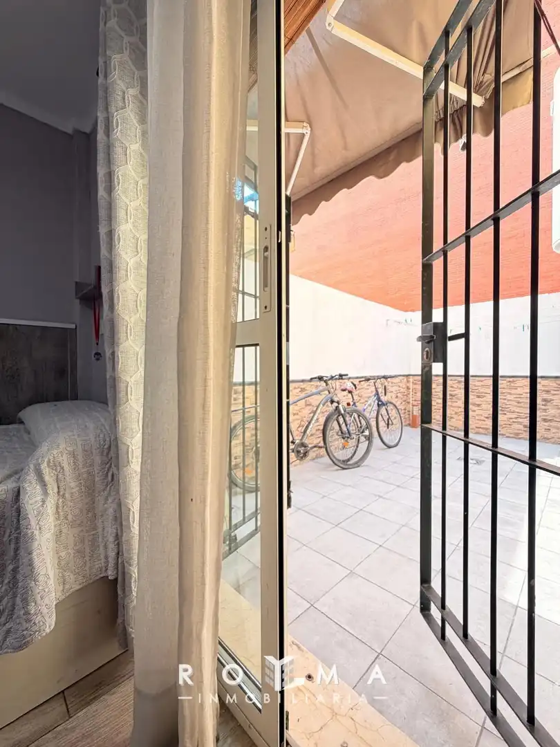 Terrassa de Casa adosada en venda en Dos Hermanas amb Aire condicionat i Traster