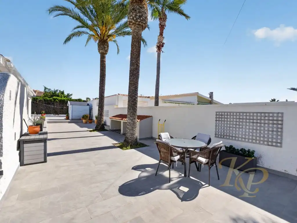Terrassa de Casa o xalet en venda en Torrevieja amb Aire condicionat, Moblat i Forn