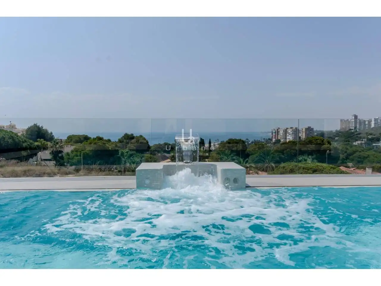Villa mit Pool zum Verkauf in Calle Wenceslao Fernández Flores, imagen 2
