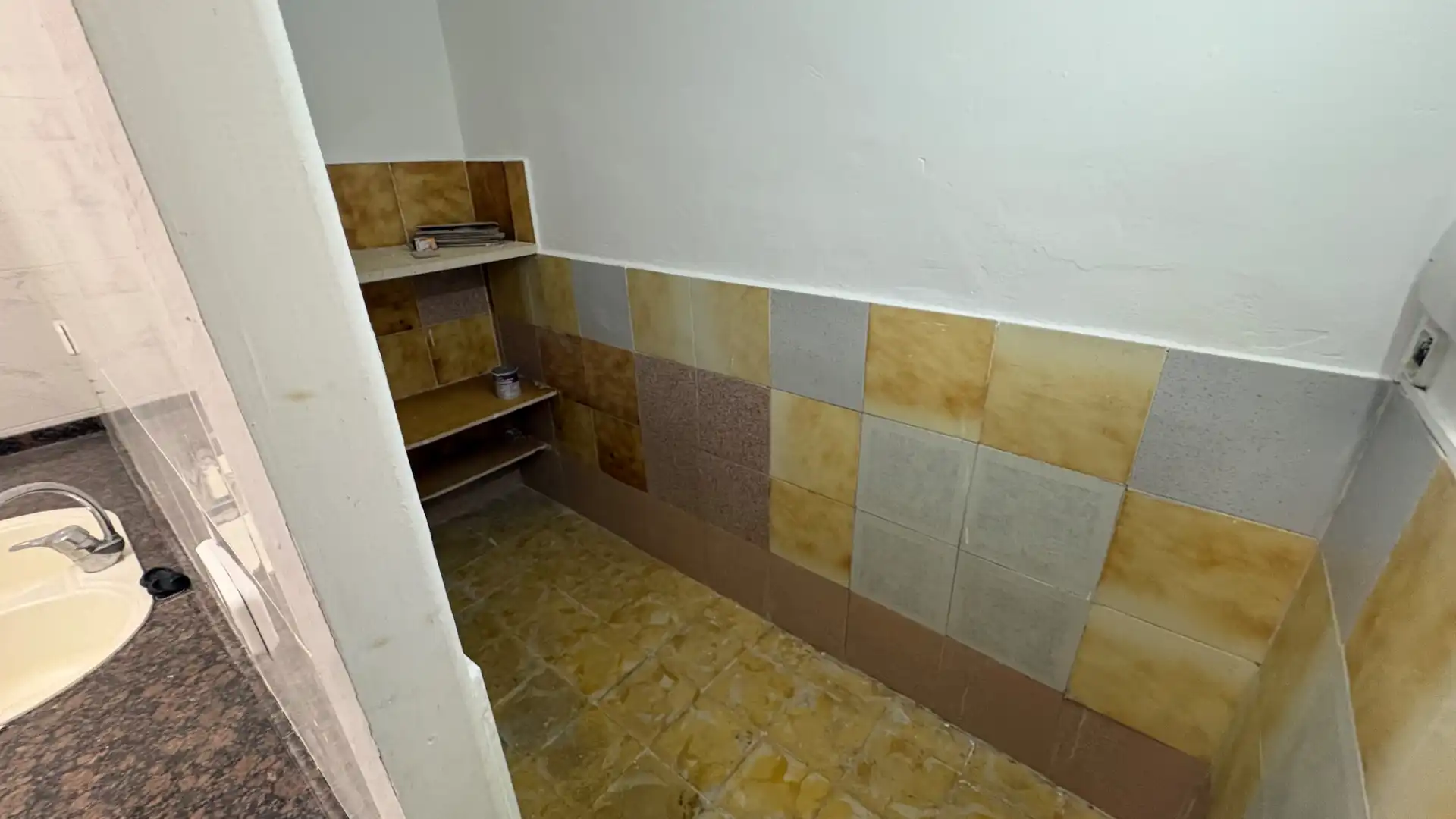 Bany de Local en venda en Sabadell amb Alarma