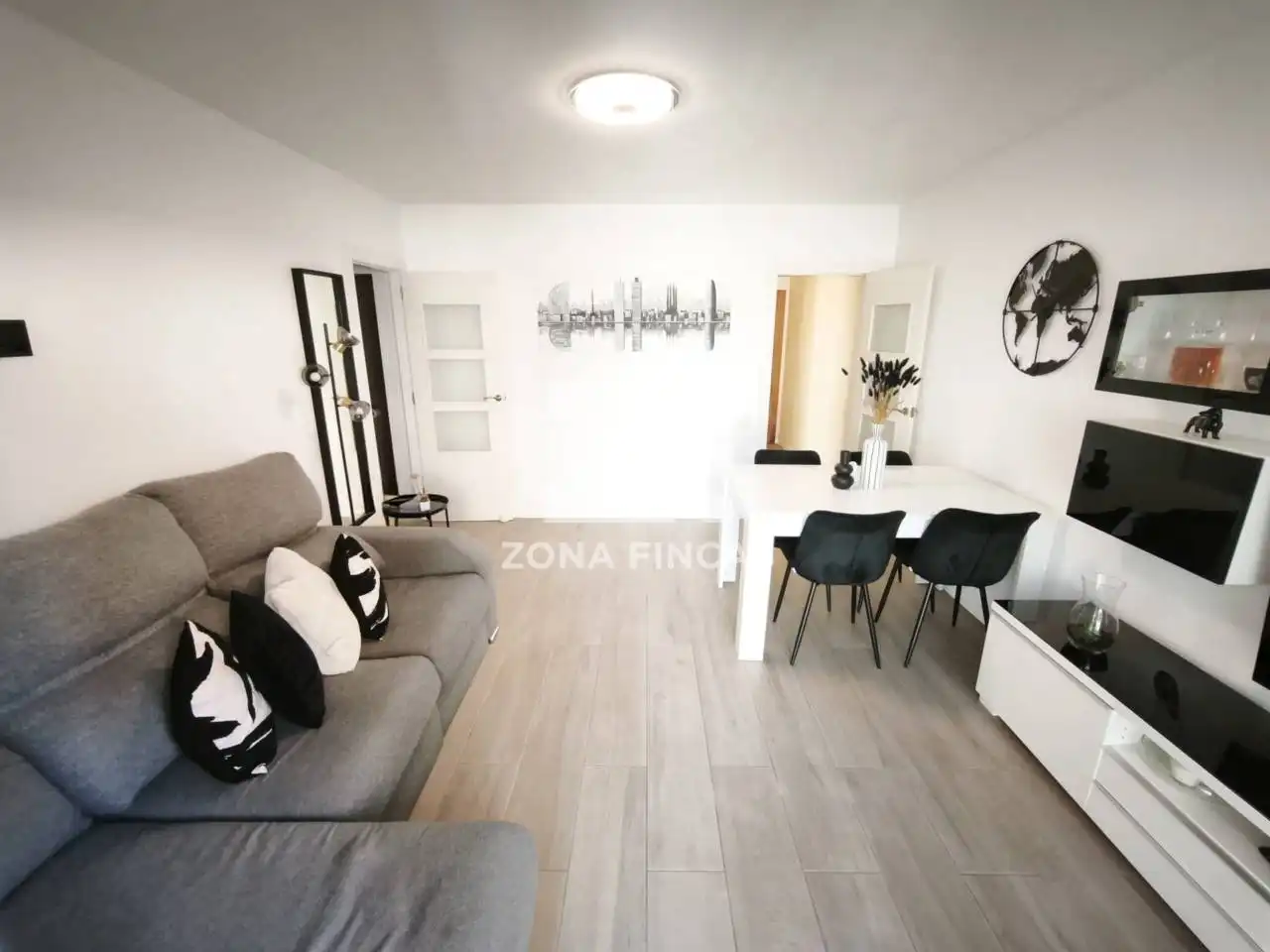 Sala d'estar de Pis en venda en Santa Coloma de Gramenet amb Aire condicionat i Terrassa