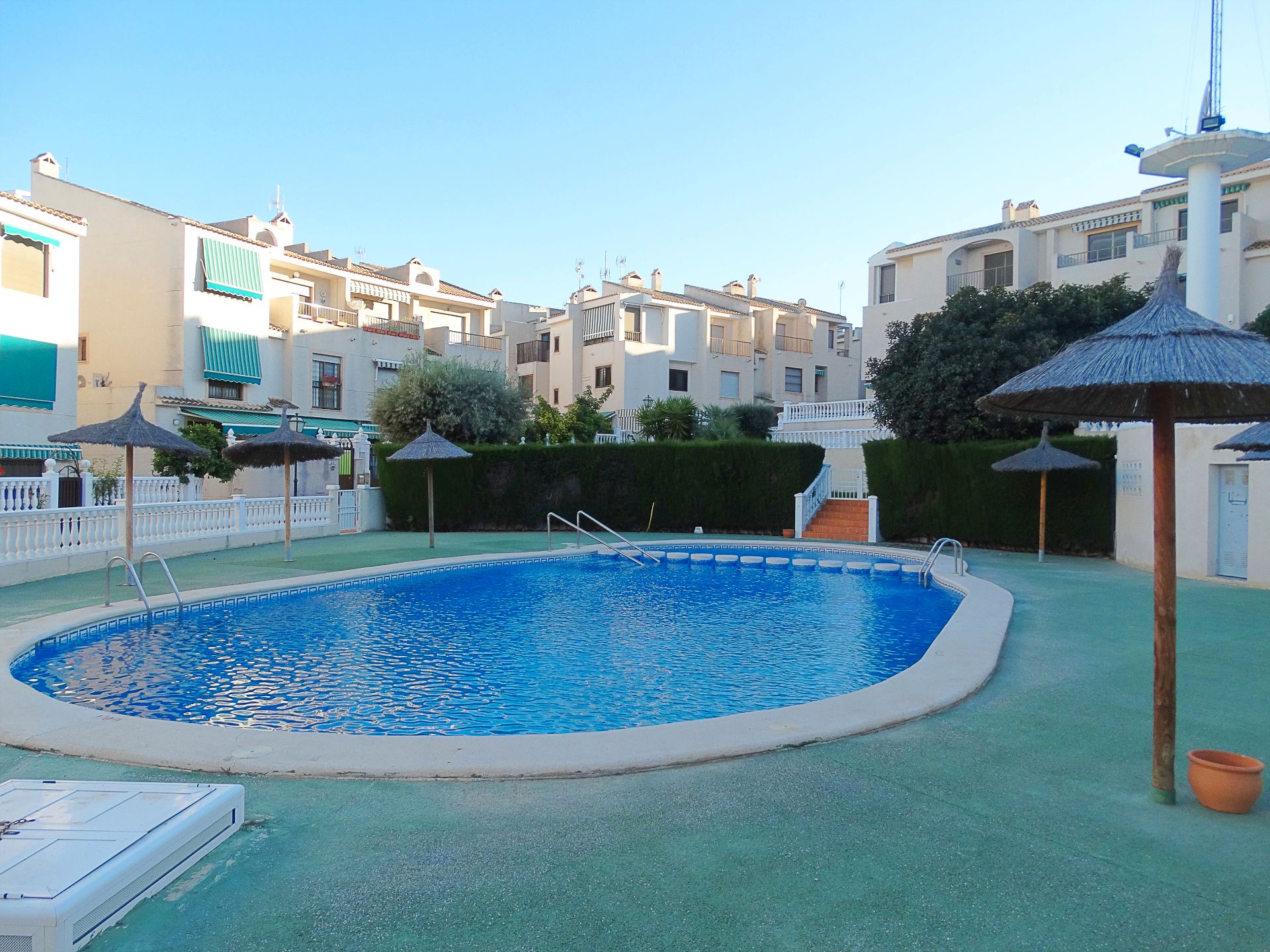 Piscina de Casa o xalet en venda en Guardamar del Segura amb Aire condicionat, Calefacció i Jardí privat