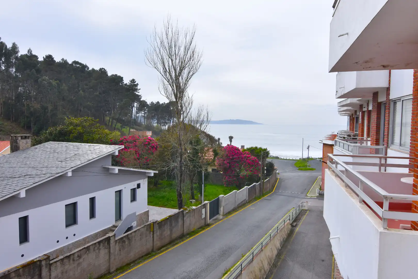 Vista exterior de Piso en venta en Pontedeume con Calefacción, Parquet y Terraza