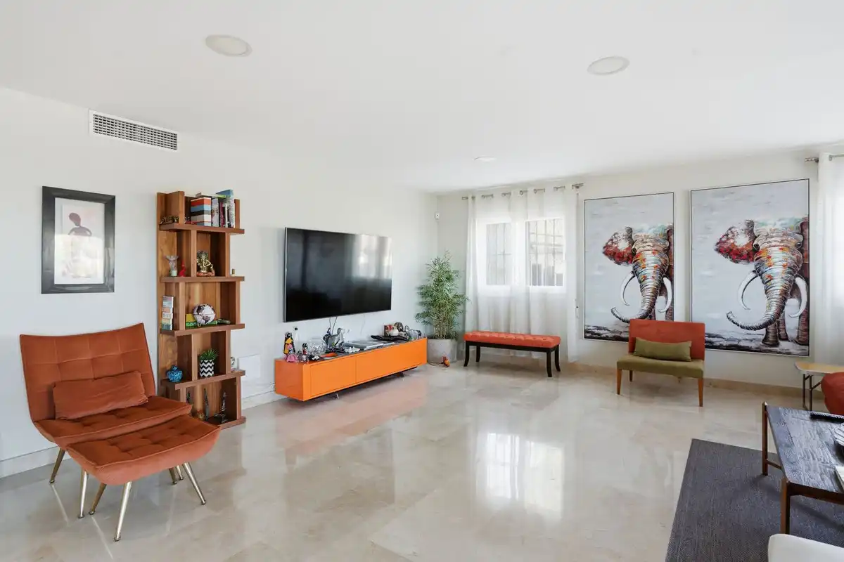 Sala d'estar de Casa o xalet en venda en Benalmádena amb Aire condicionat, Calefacció i Jardí privat