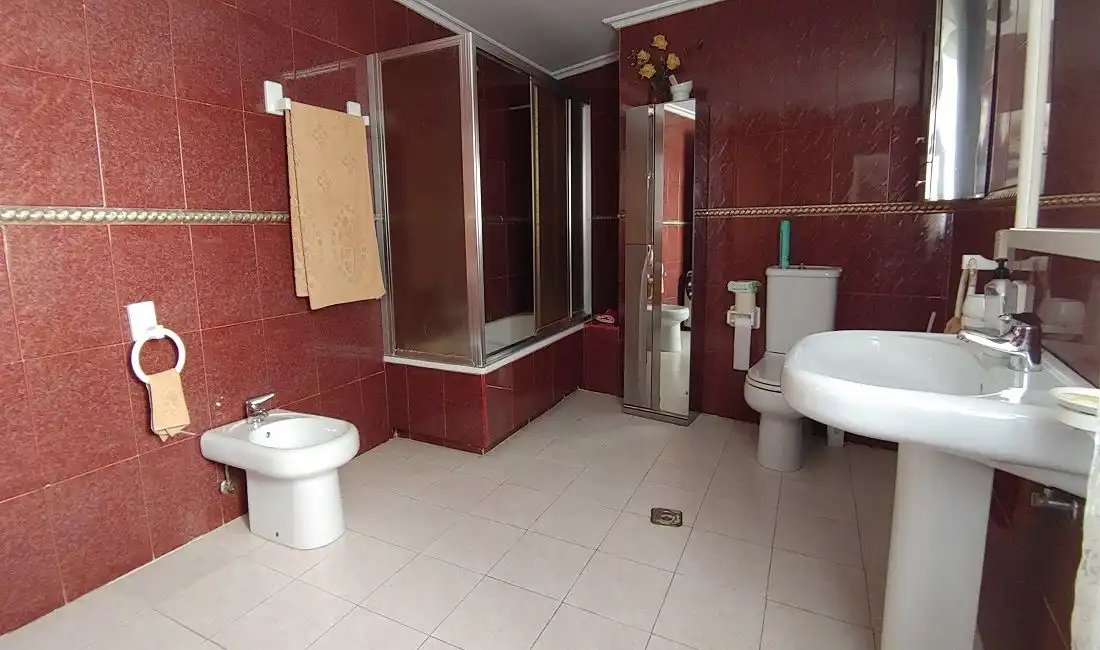 Bathroom of Houses for sale in Plasenzuela  with Terrace, Furnished and Washing machine