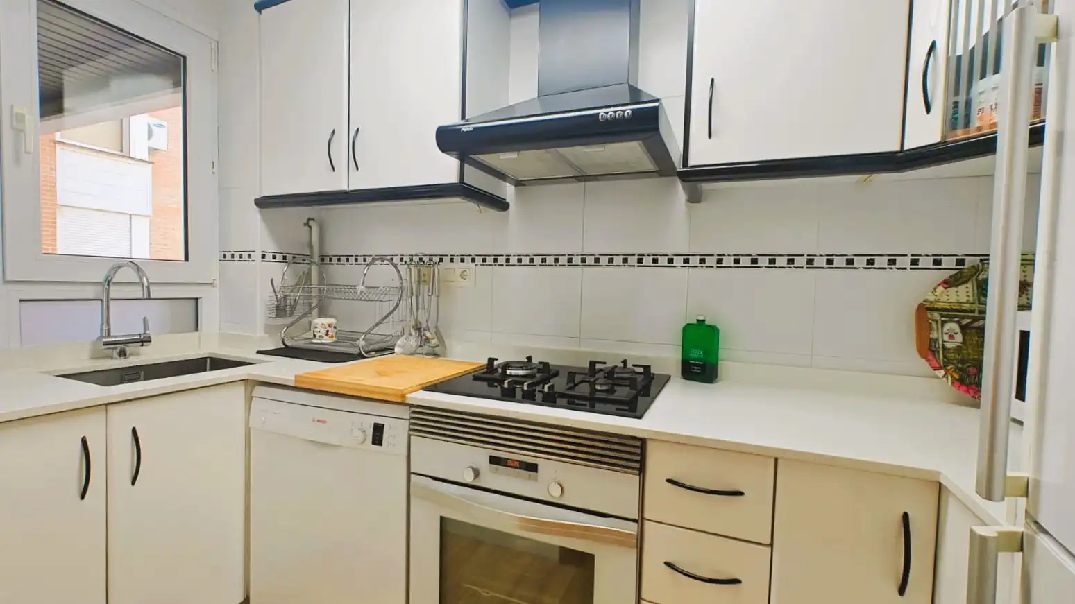 Kitchen of Flat for sale in Valencia  with Air Conditioner, Furnished and Oven